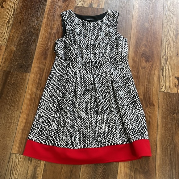Alyx Petite. Size 16P. Black and white dress with red trim at the bottom. - Picture 1 of 9